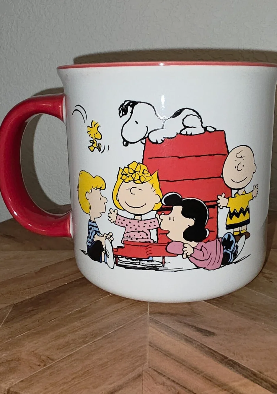 Peanuts Snoopy And Friends Characters 21 Oz Stoneware mug, White With Red